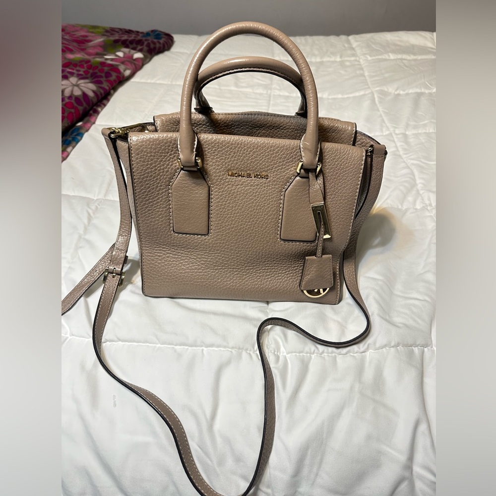 Michael Kors (MK) medium tote bag / shoulder purse / square purse / handbag